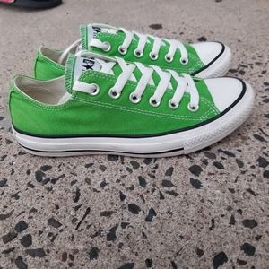 green Converse size 7